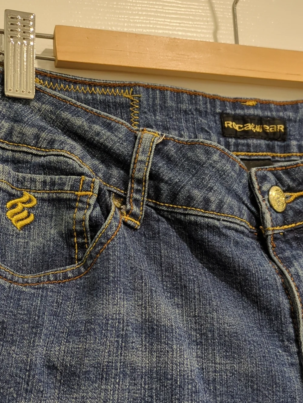 VINTAGE Rocawear Y2K Embroidered Back Pocket Denim Jeans Size 9